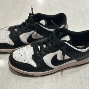 Nike Black & White Panda Dunks Sneakers
Mens Size 7.5